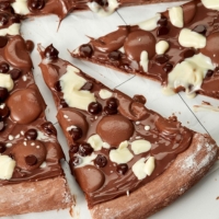 فطيرة نوتيلا موز و مكسرات