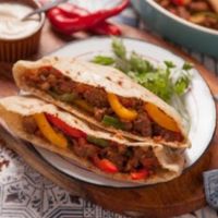 سجق شرقي عيش بلدى